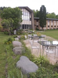 dunrovin-retreats-patio