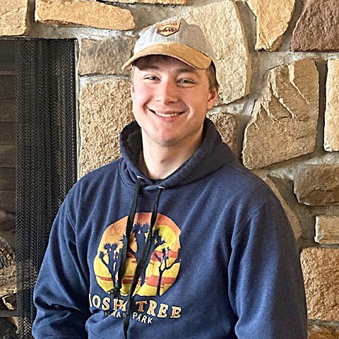 Mario Meeds headshot